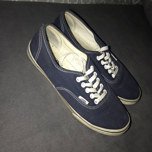 Size women’s 9 men 7.5 - Picture 2 of 3